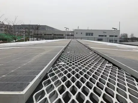 Percorso pedonale di manutenzione per impianto fotovoltaico su tetto 2