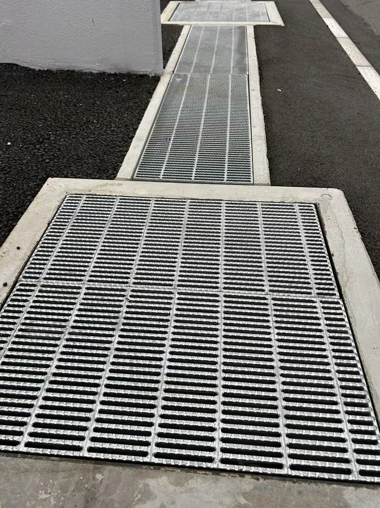 Analisi comparativa tra griglie speciali in acciaio per parcheggi e normali lamiere d'acciaio: scegli la soluzione migliore! Analisi comparativa tra griglie speciali in acciaio per parcheggi e normali lamiere d'acciaio: scegli la soluzione migliore!