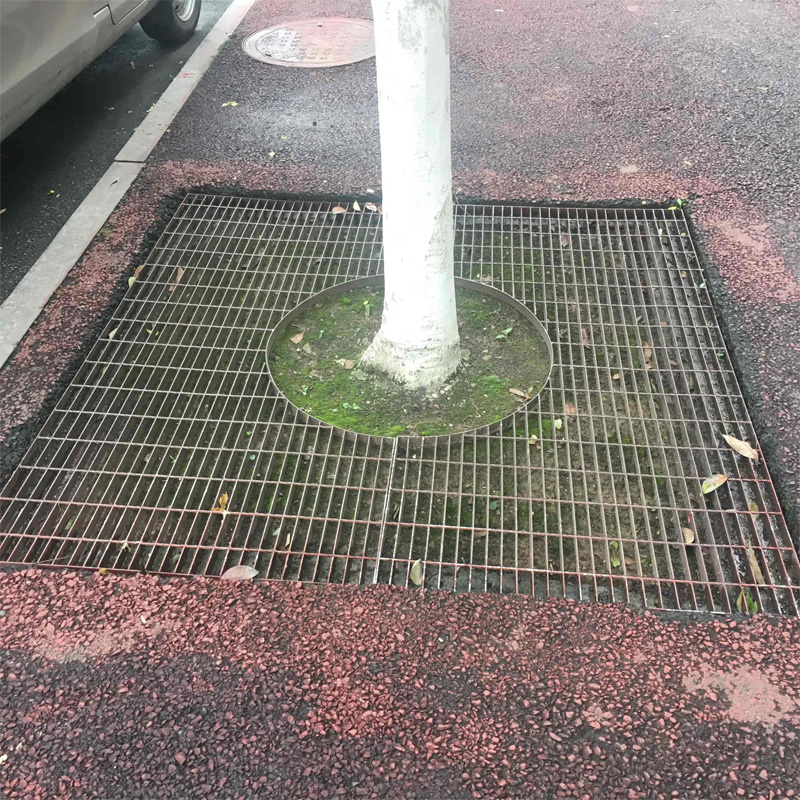 Come la griglia in acciaio per copertura di aiuole arboree aiuta a migliorare la qualità dei progetti di verde urbano