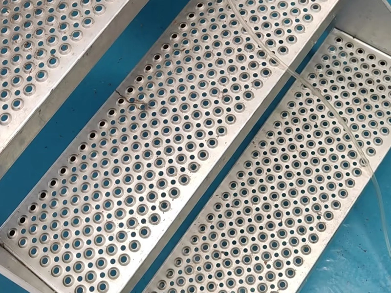 Grigliato in piano con grip O forato