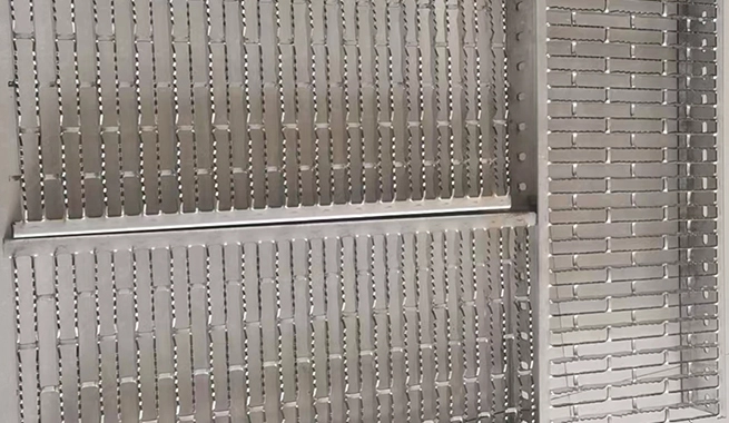 Griglia Rettangolare con Piano Grigliato Seghettato