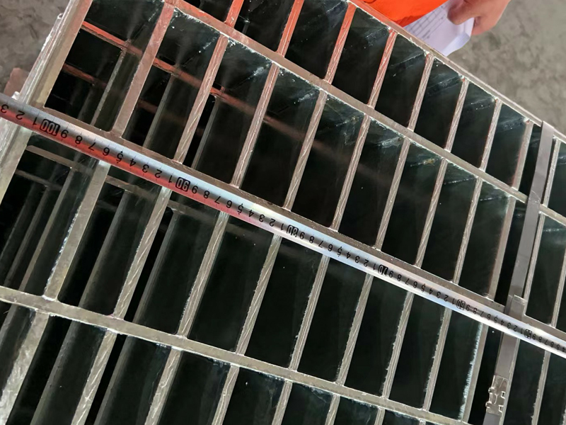 griglia pressata e bloccata